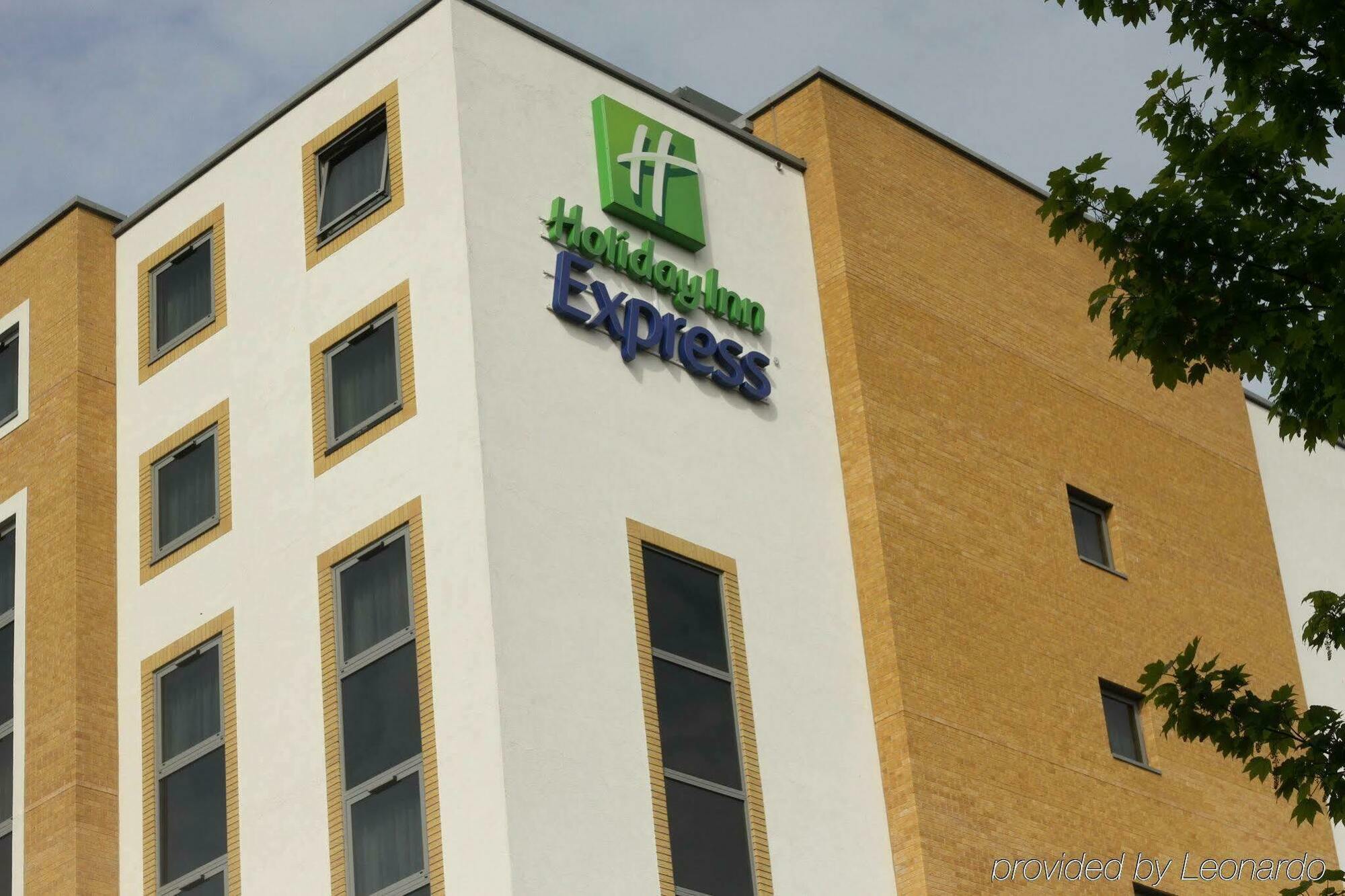 Holiday Inn Express London - Watford Junction By Ihg Watford (Hertfordshire) Exterior foto